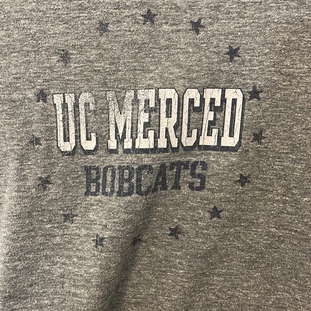 UC Merced Bobcats v neck t shirt 14” pit to pit - Picture 2 of 7